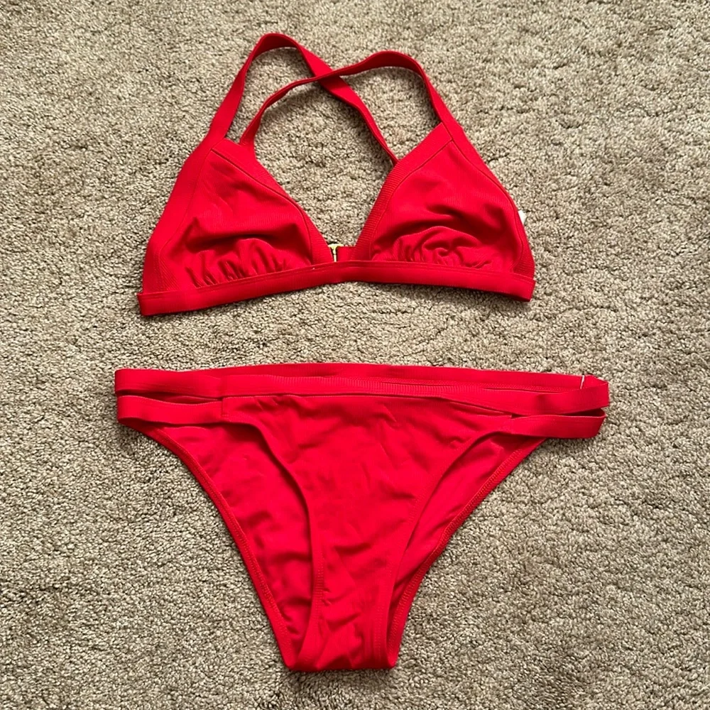 Red Bikini - Picture 1 of 4
